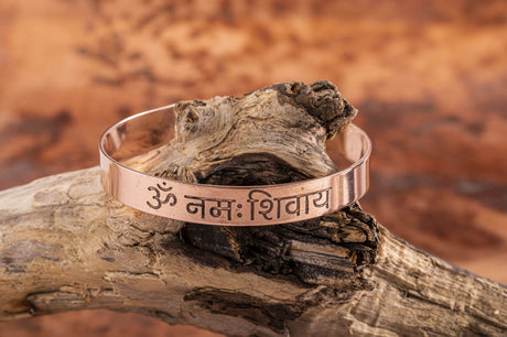 Kupferarmreif mit Om Namah Shivaya Mantra
